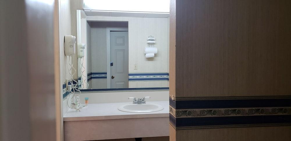 Econo Lodge Inn & Suites Groton Eksteriør bilde