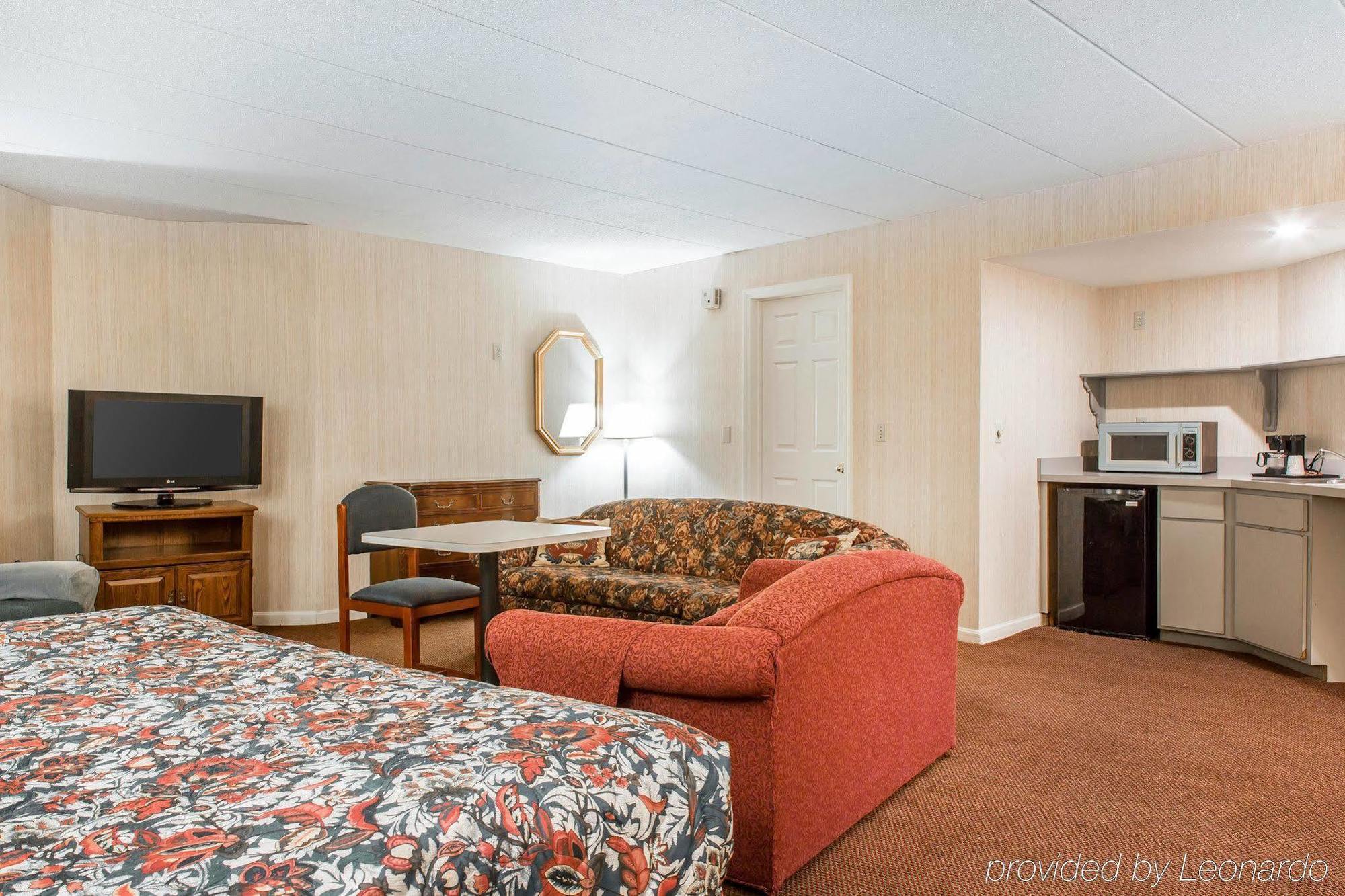 Econo Lodge Inn & Suites Groton Eksteriør bilde