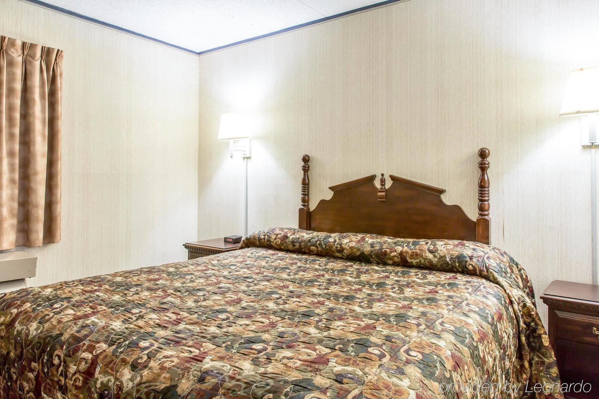 Econo Lodge Inn & Suites Groton Eksteriør bilde