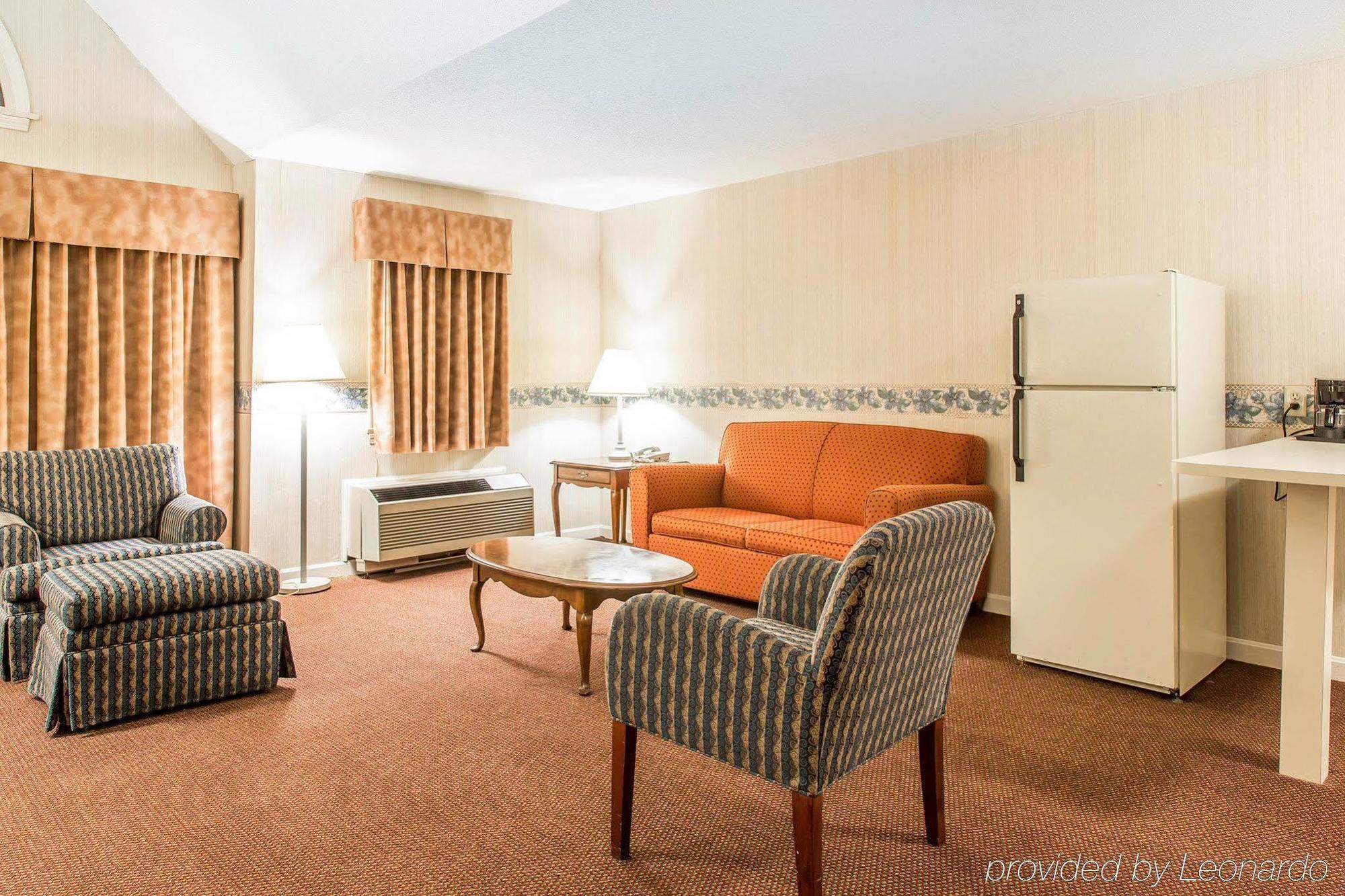 Econo Lodge Inn & Suites Groton Eksteriør bilde