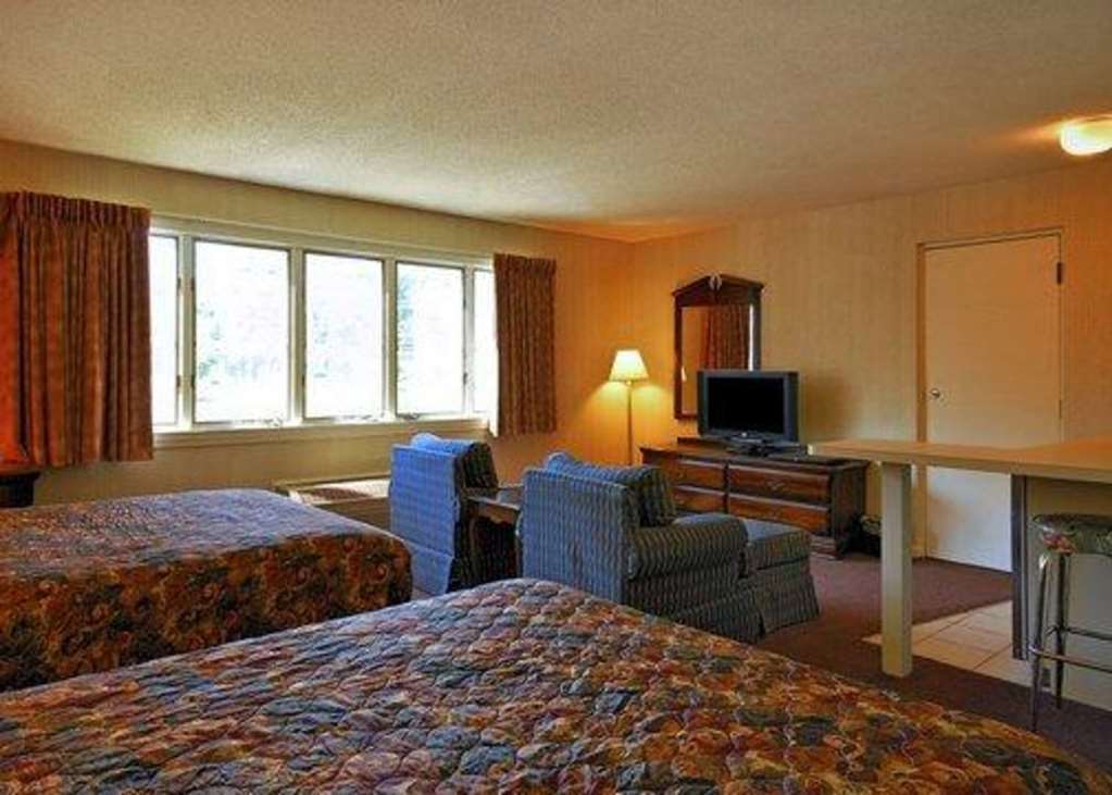 Econo Lodge Inn & Suites Groton Rom bilde