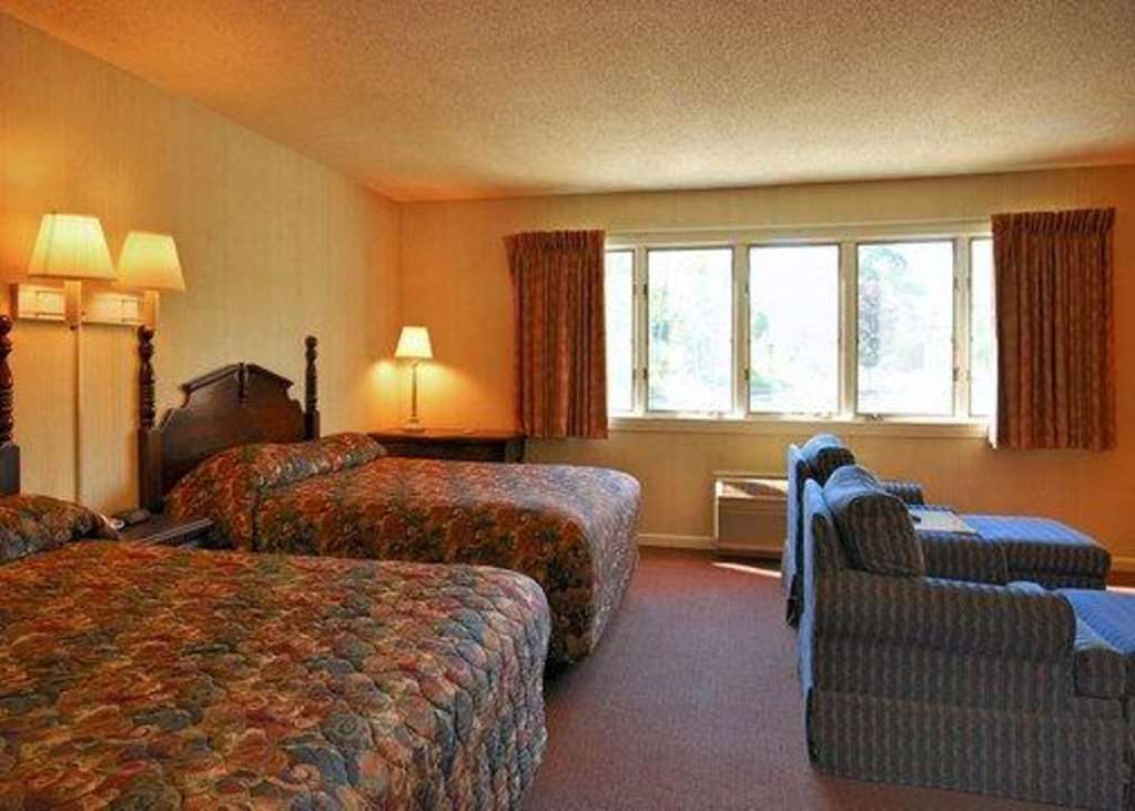 Econo Lodge Inn & Suites Groton Rom bilde