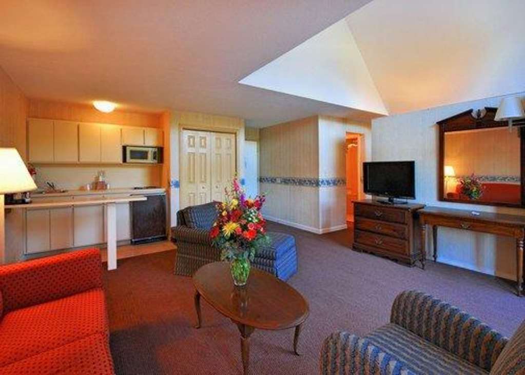 Econo Lodge Inn & Suites Groton Rom bilde