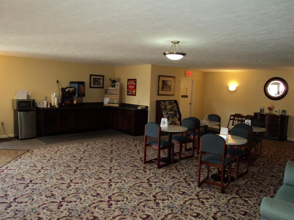 Econo Lodge Inn & Suites Groton Eksteriør bilde